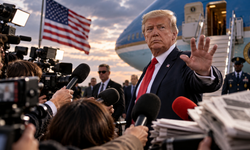 Trump'tan yasak üstüne yasak: O medya kuruluşunu uçağa almadılar!