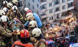 İstanbul'da sabaha karşı felaket! 7 katlı binanın üç katı çöktü, 7 kişi enkaz altında