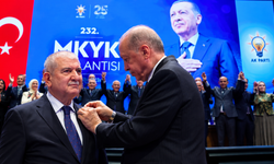 AK Parti'ye sürpriz transfer! Cemalettin Kani Torun'a parti rozetini Erdoğan taktı