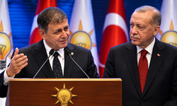 AK Parti rozetini taktı, kürsüye çıktı! Cemil Tugay'dan Erdoğan'a 'büyük lider' sözleri