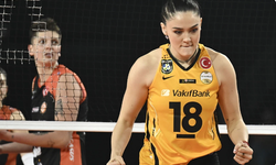 Şampiyonlar Kupası'nın sahibi VakıfBank! Eczacıbaşı'nı finalde devirdi
