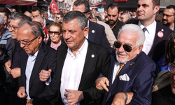 Yeni Parti Lideri Özel'den İzmir'de destek yürüyüşü