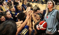 Fenerbahçe kupayı aldı, TRT yorumcusu üzüldü! O 'maalesef' özür getirdi