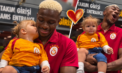 Minik Galatasaray taraftarının Osimhen'e öpücüğü olay oldu! O anlar beğeni rekoru kırdı
