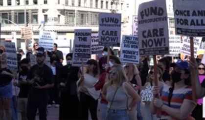 Roe-Wade kararının iptali Los Angeles'da protesto edildi