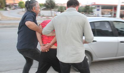 Kontak anahtarı üzerinde unutulan otomobili çaldılar