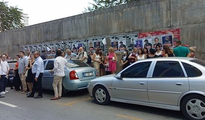 Art arda iki depremin ardından İzmir'de vatandaşlar panik yaşadı