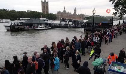 Londra’da Kraliçe II. Elizabeth için 11 saatlik “veda” kuyruğu