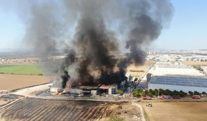 İzmir'de kozmetik fabrikasında büyük yangın