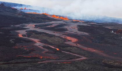 Hawaii’deki Mauna Loa Yanardağı havadan görüntülendi