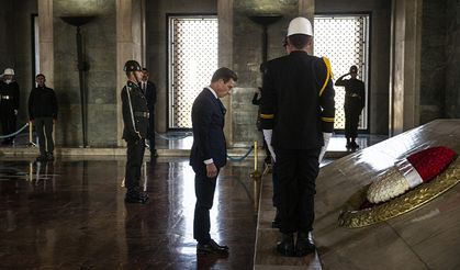 İsveç Başbakanı Kristersson, Anıtkabir'i ziyaret etti