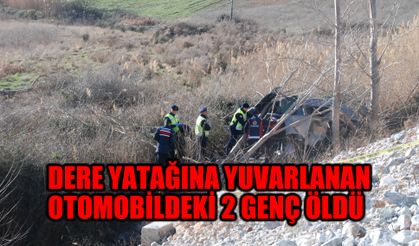 Dere yatağına yuvarlanan otomobildeki 2 genç öldü