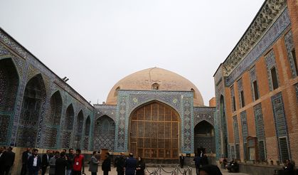 İran'da Şeyh Safiyüddin İshak Erdebili'nin türbesi