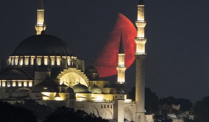 İstanbul'da yarım Ay böyle görüntülendi