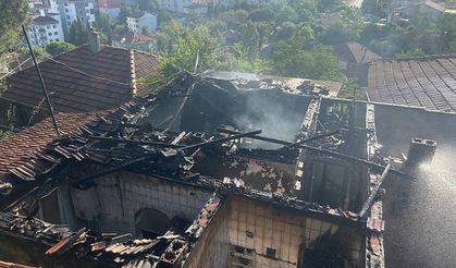 Gecekondu alev aldı, yaşlı kadın son anda kurtarıldı