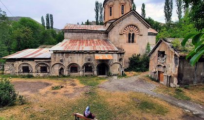 Bin yıllık Taş Camii asırlara meydan okuyor