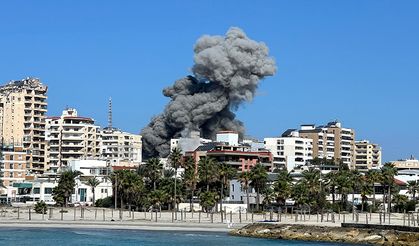 İsrail, Lübnan’ın tarihi liman kentini vurdu