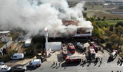 Mobilya mağazasında büyük yangın: Müdahale sürüyor, havadan görüntülendi!