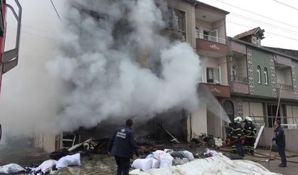 Tekstil atölyesinde korkutan yangın: İş yeri alevler içinde kaldı