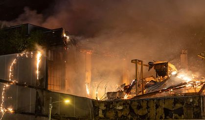 Paris’te korkutan yangın: 200 itfaiyeci seferber oldu