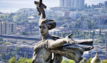 Ünlü heykelin baş kısmından akademisyenin cansız bedeni çıktı!