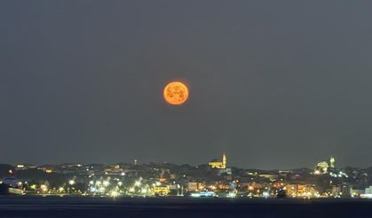 Çilek Dolunayı İstanbul'da görüntülendi