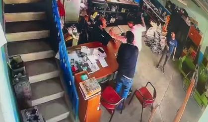 İki esnafın kavgasında çekiçli saldırı kamerada