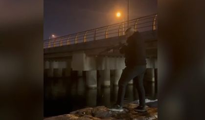 Akılalmaz olay: Ses terapisi yapıyorum dedi, pompalı tüfekle denize ateş etti!