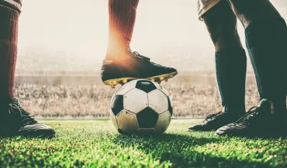 Galatasaray ve Beşiktaş beklerken İngilizler araya girdi! 45 milyonluk stoper elden kaçıyor