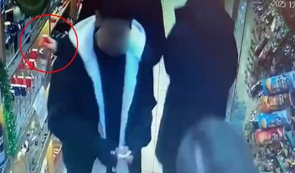 Marketten alkollü içecek çalan şahıs kameraya yakalandı