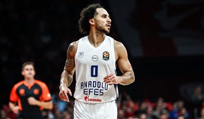 Anadolu Efes'te kaptan Shane Larkin, ameliyat edildi