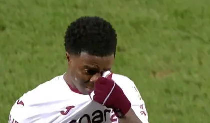 Galatasaray maçı öncesi hüngür hüngür ağladı! Sahadan böyle ayrıldı