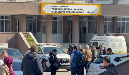 Lisede dehşet! İki öğretmeniyle bir öğrenciyi bıçakladı!