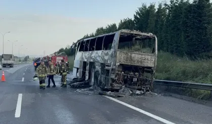 İçerisinde 43 yolcu vardı: TEM Otoyolu'nda otobüs alev alev yandı!