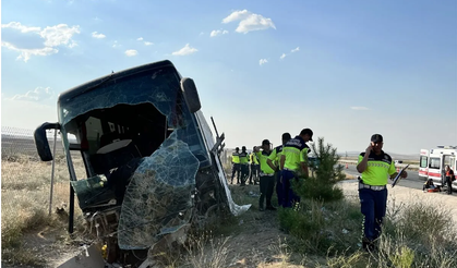 Aksaray'da yolcu otobüsü devrildi: Çok sayıda yaralı var