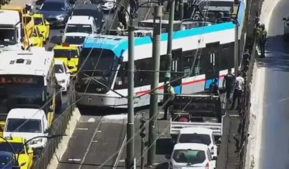 Kabataş - Bağcılar Tramvayı raydan çıktı! Olay yerine ekipler sevk edildi