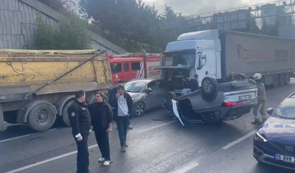 Bağcılar’da kokutan zincirleme kaza! Yaralılar var, kilometrelerce trafik oluştu