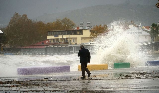 Kuvvetli sağanak yağış ve fırtına geliyor! AKOM'dan İstanbul için kritik uyarı