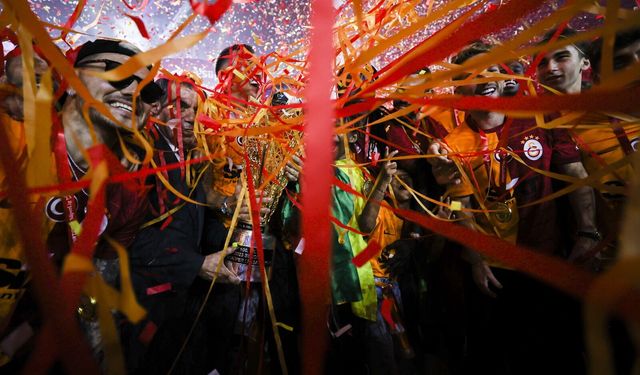 Galatasaraylı futbolcular ve şarkıları
