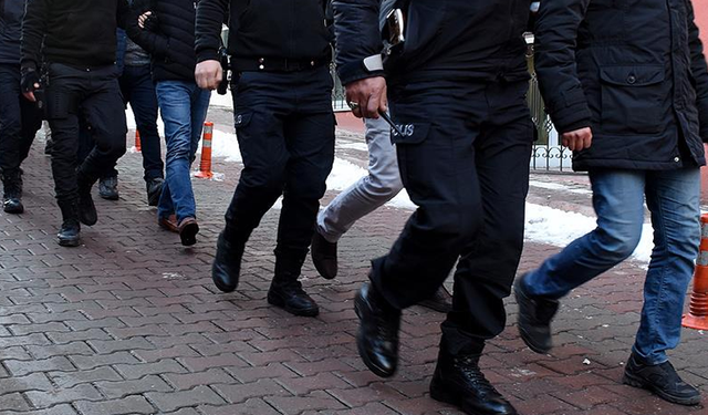 Sosyal medya operasyonu: İzmir'de 9 şüpheli gözaltına alındı