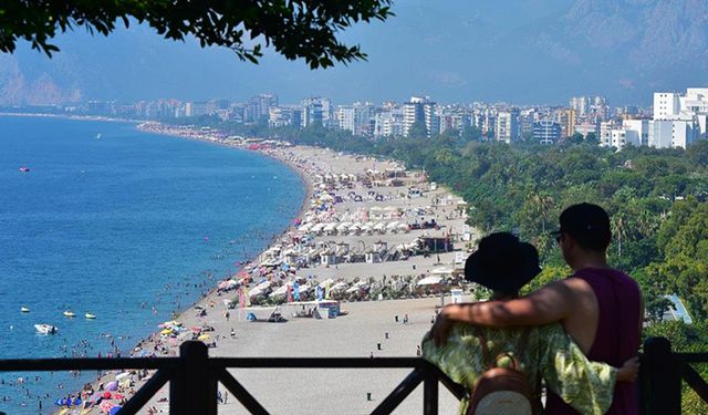 Rus-Alman Antalya’ya hayran