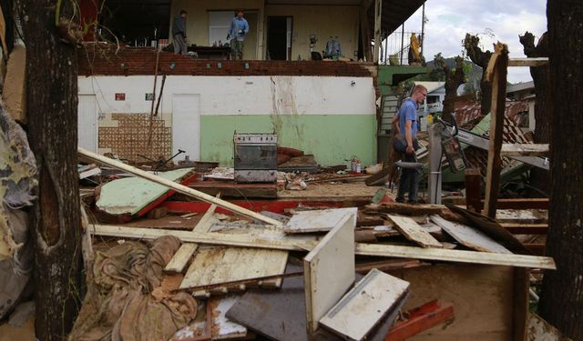 Kasırga yıktı geçti: 40 ölü