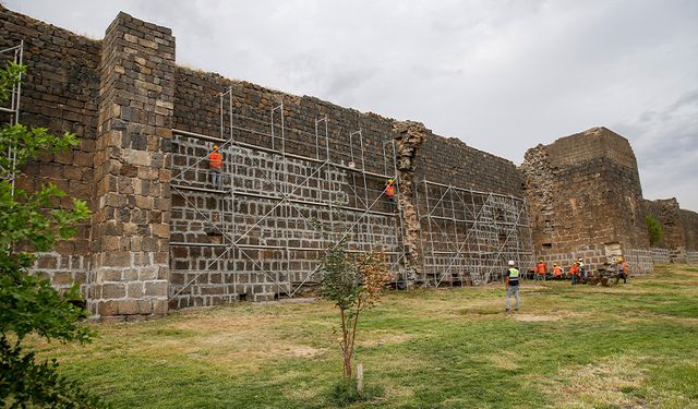 Diyarbakır Surları, restorasyonla geleceğe taşınıyor