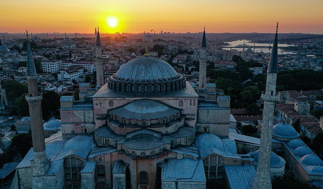 Ayasofya’da restorasyon başladı