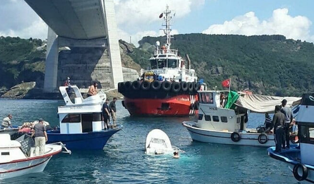 İstanbul'da sürüklenen tekne son anda kurtarıldı