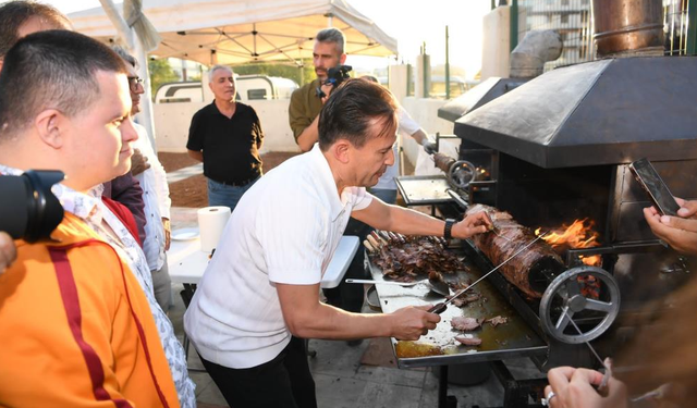 Yazıcı’dan özel çocuklara cağ kebabı