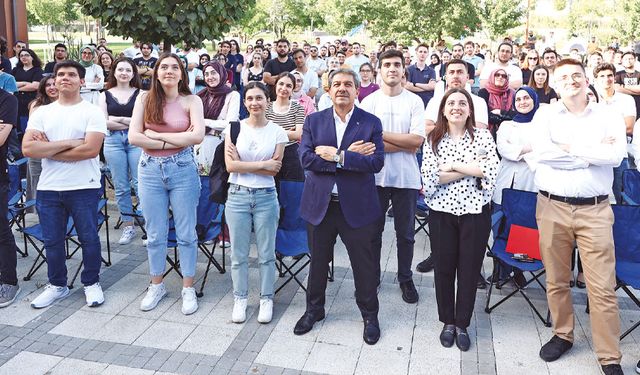 ESENLER’İN YAZILIMCI GENÇLERİ İLK OYUN TASARIMLARINI GERÇEKLEŞTİRDİ