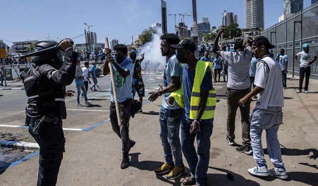 İsrail, Eritreli göçmenlere saldırdı, 30’u polis 150 kişi yaralandı