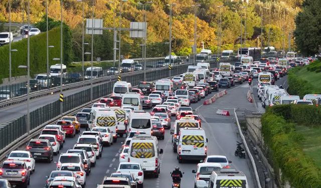 Yollarda 'okul' trafiği! İstanbul trafik yoğunluğu artıyor