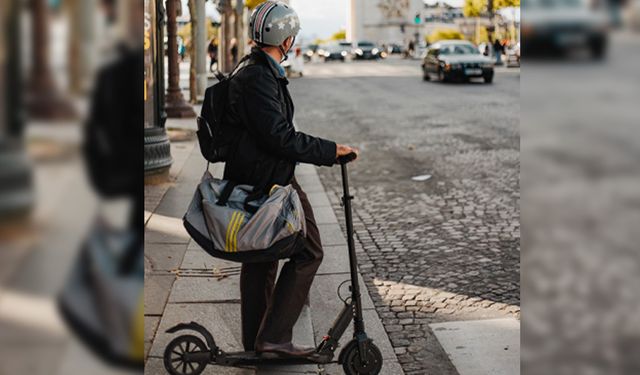 Paris sokaklarında scooterlar kaldırıldı